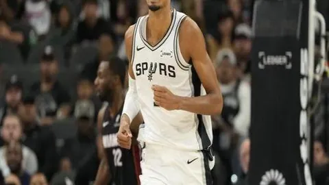 大乐透期号专家推荐：黄蜂VS国王前瞻及总分预测